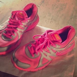 Nike girls y4.5 pink gray like new